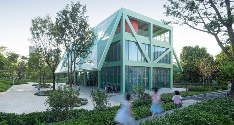 The Harmonious Fusion: Four-Roof Pavilion in Shenzhen