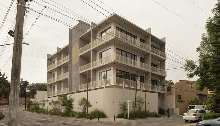 Harmonizing with Nature: La Guaira Building