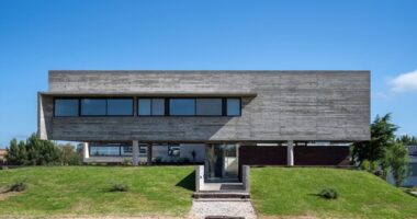 Casa La Marina: A Concrete Haven