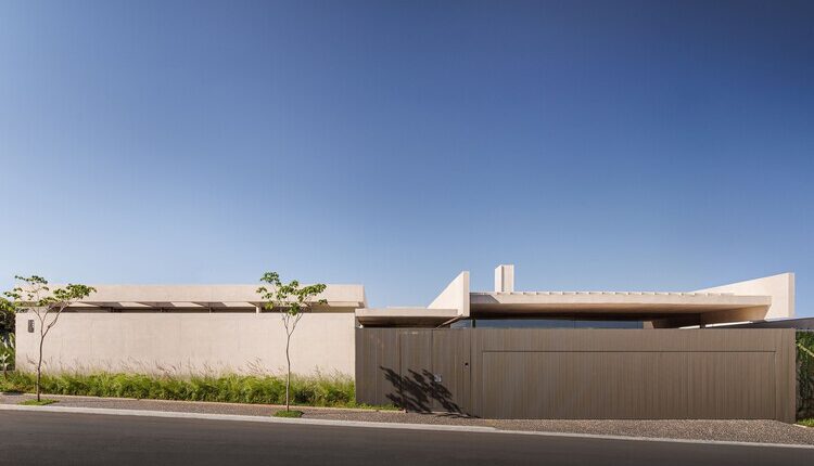 Modern Living: LC House in Lençóis Paulista