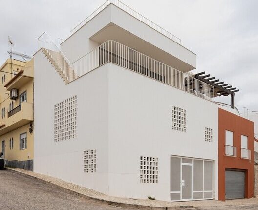 Harmonizing with the Environment Casa M in Alvor