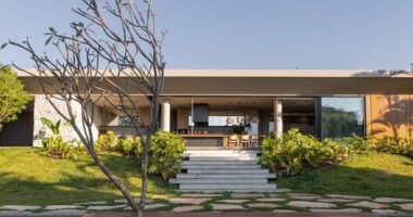 Embracing the View: The Design of MCZ House