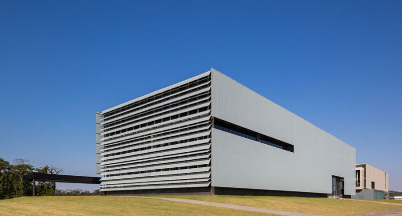 Estúdio Módulo: Pioneering Office Buildings in Brazil