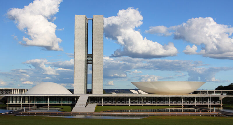 Oscar Niemeyer's Iconic National Congress: A Symbol of Brasília's Vision